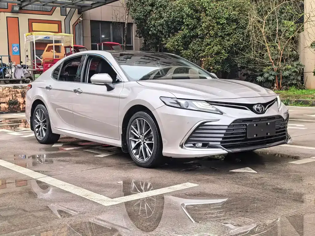 Toyota Camry — фото 4