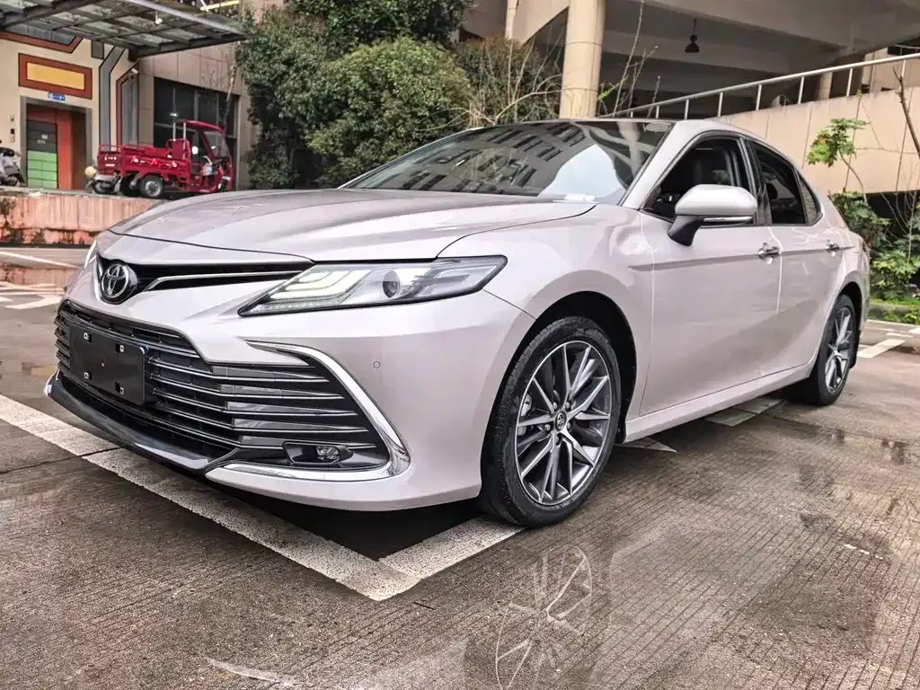 Toyota Camry — фото 6