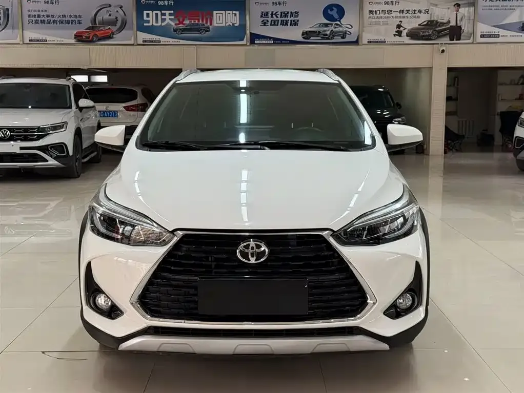 Toyota Yaris L — фото 10