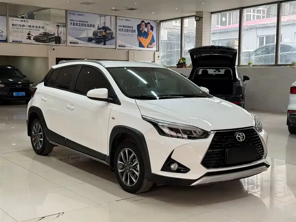 Toyota Yaris L — фото 3