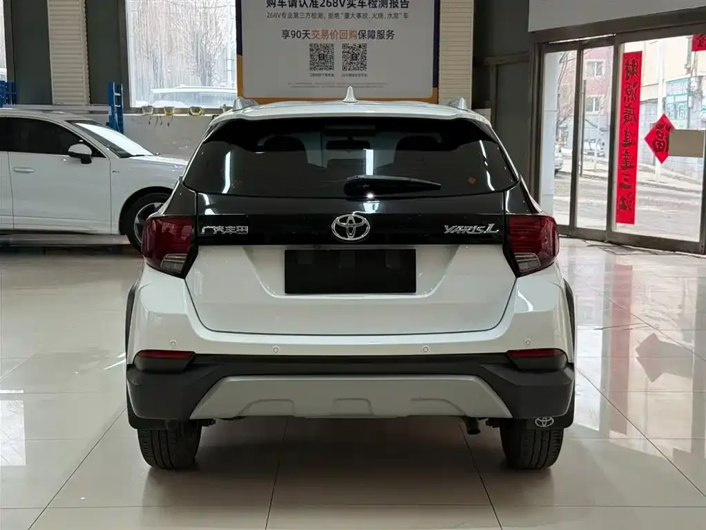 Toyota Yaris L — фото 5