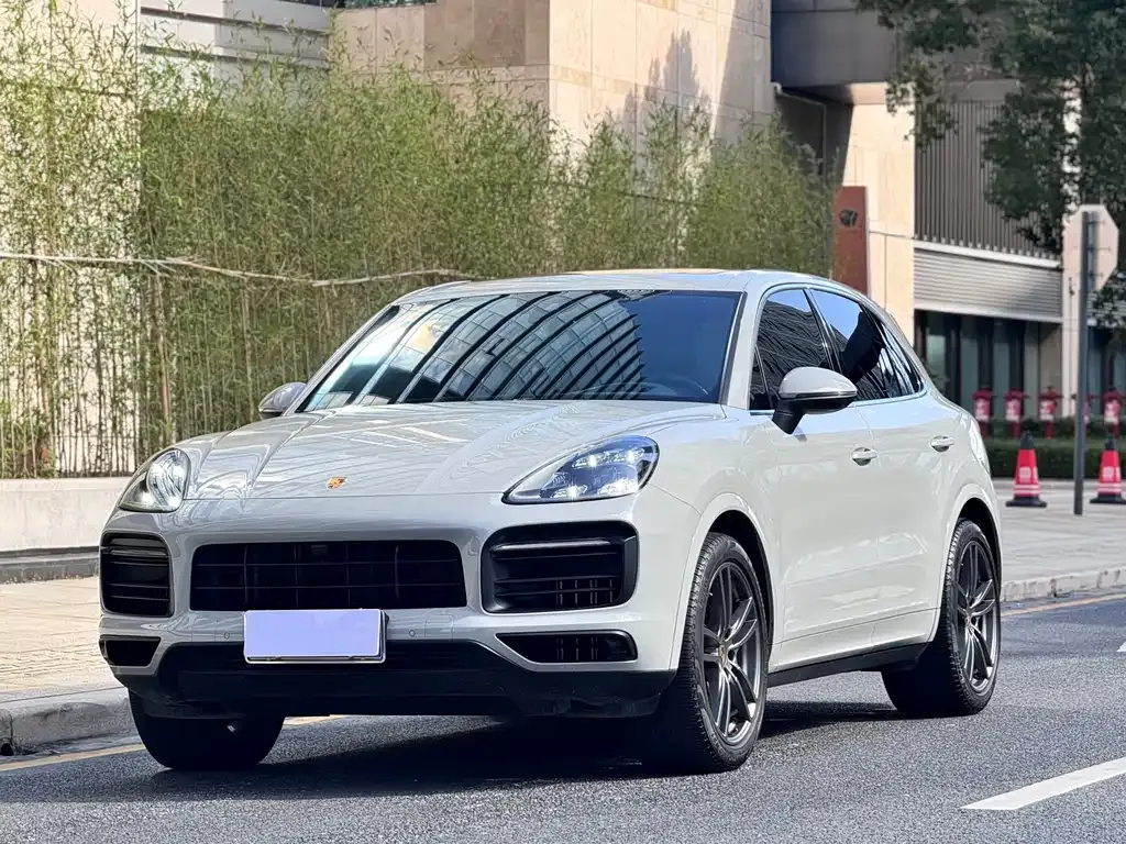 Porsche Cayenne — фото 1