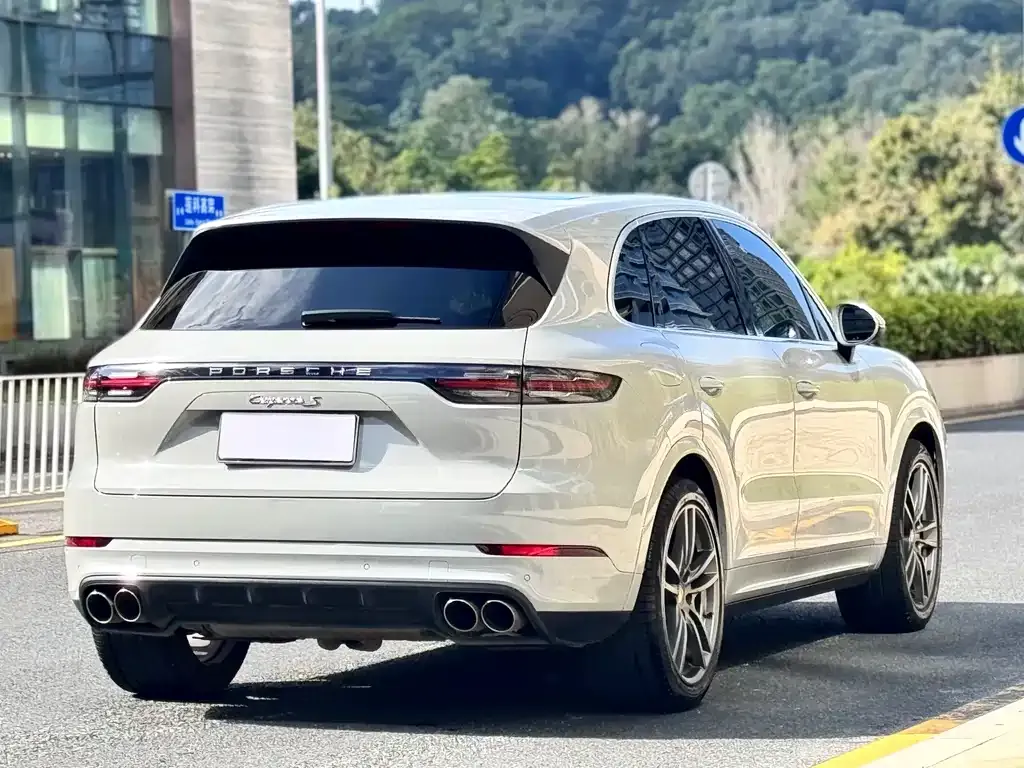 Porsche Cayenne — фото 8