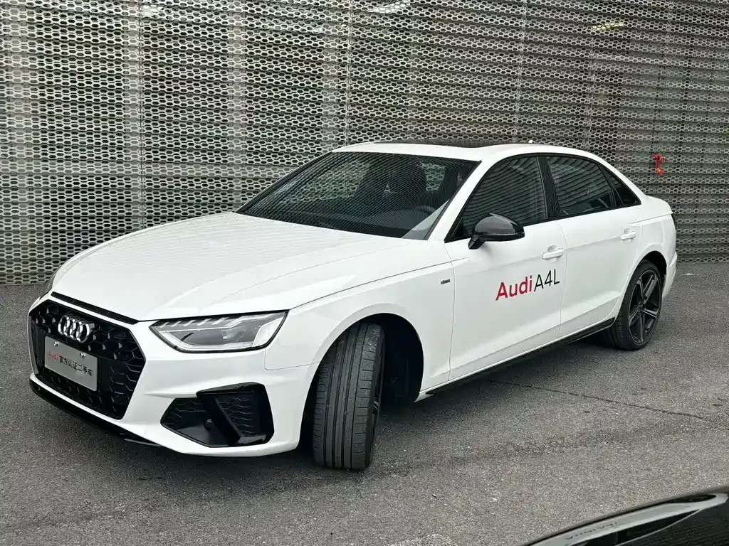 Audi A4L — фото 1