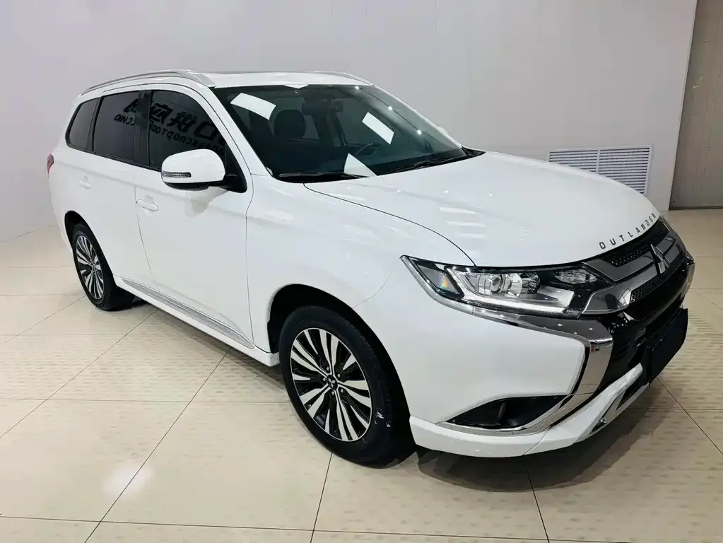 Mitsubishi Outlander 2021 из CN, фото 2
