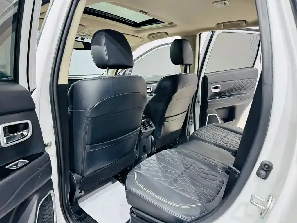 Mitsubishi Outlander 2021 из CN, фото 8
