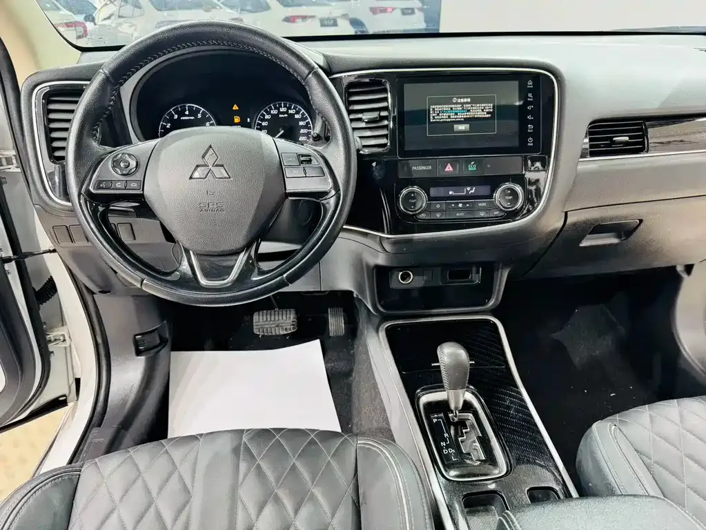 Mitsubishi Outlander 2021 из CN, фото 9