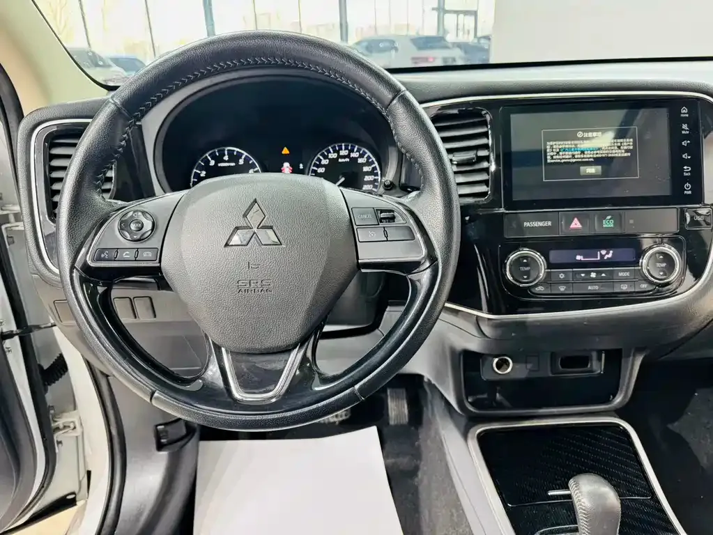 Mitsubishi Outlander 2021 из CN, фото 5