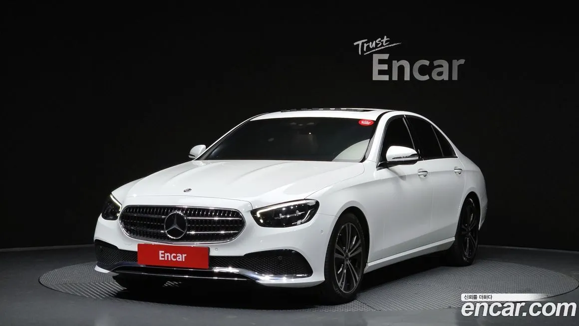 Mercedes-Benz E-Class — фото 1