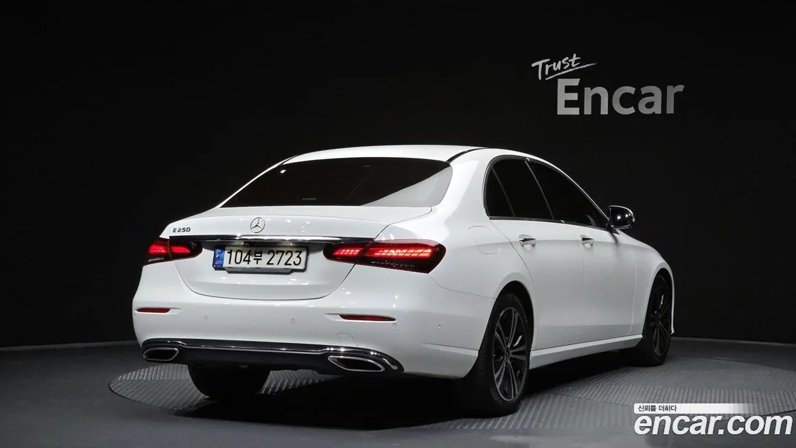 Mercedes-Benz E-Class — фото 10