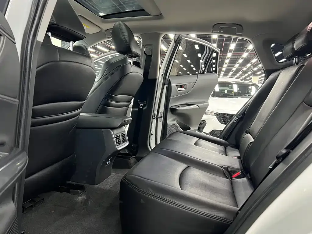 Toyota Harrier 2022 из CN, фото 3