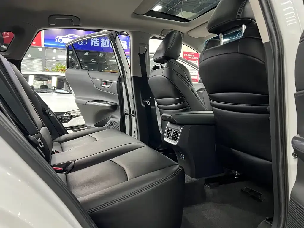 Toyota Harrier 2022 из CN, фото 2