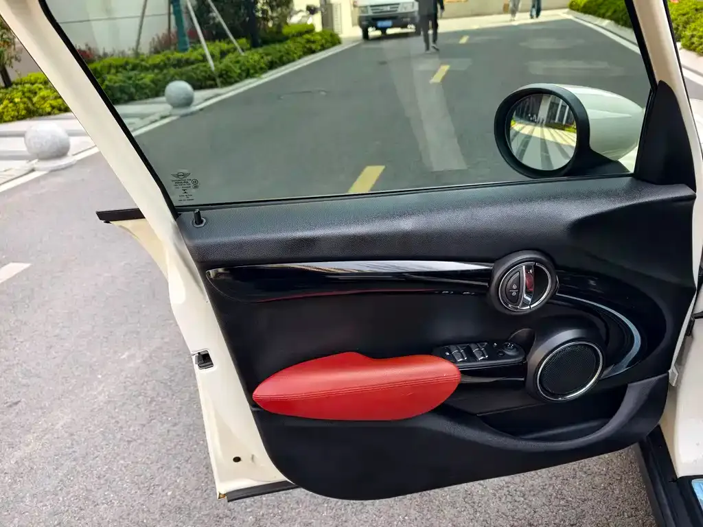 MINI Cooper (3-door) 2021 из CN, фото 2