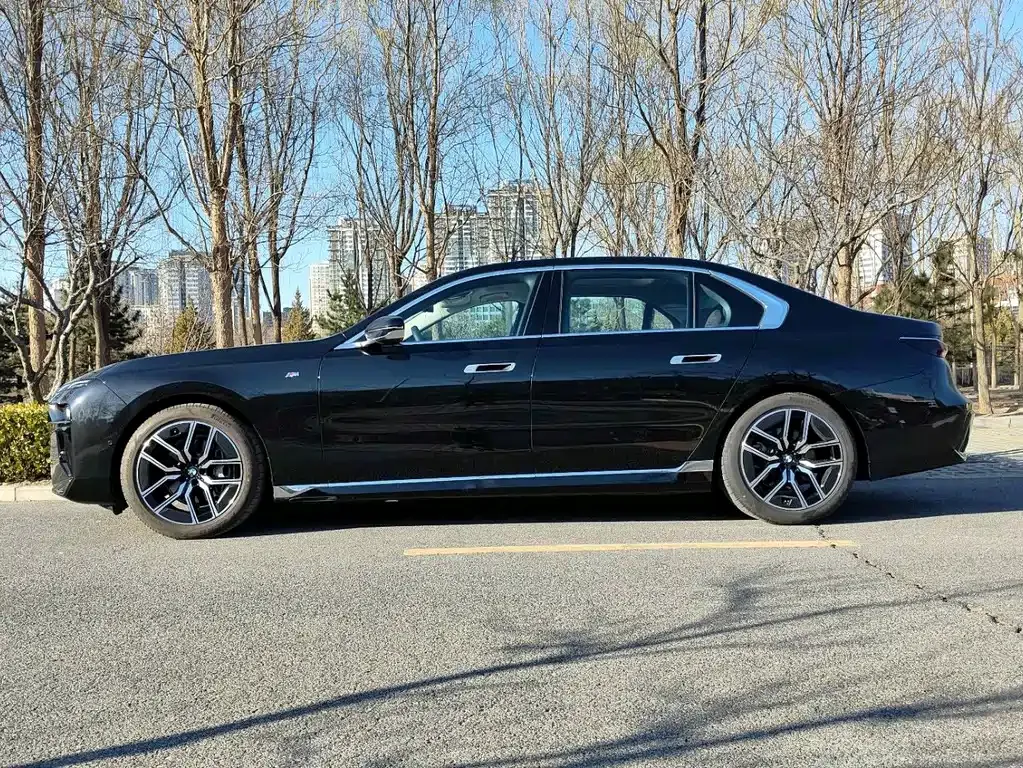 BMW 7 Series — фото 8