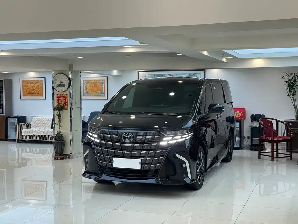 Toyota Alphard 2023 из CN, фото 1