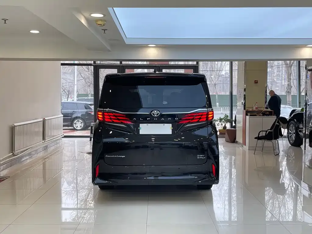 Toyota Alphard 2023 из CN, фото 3