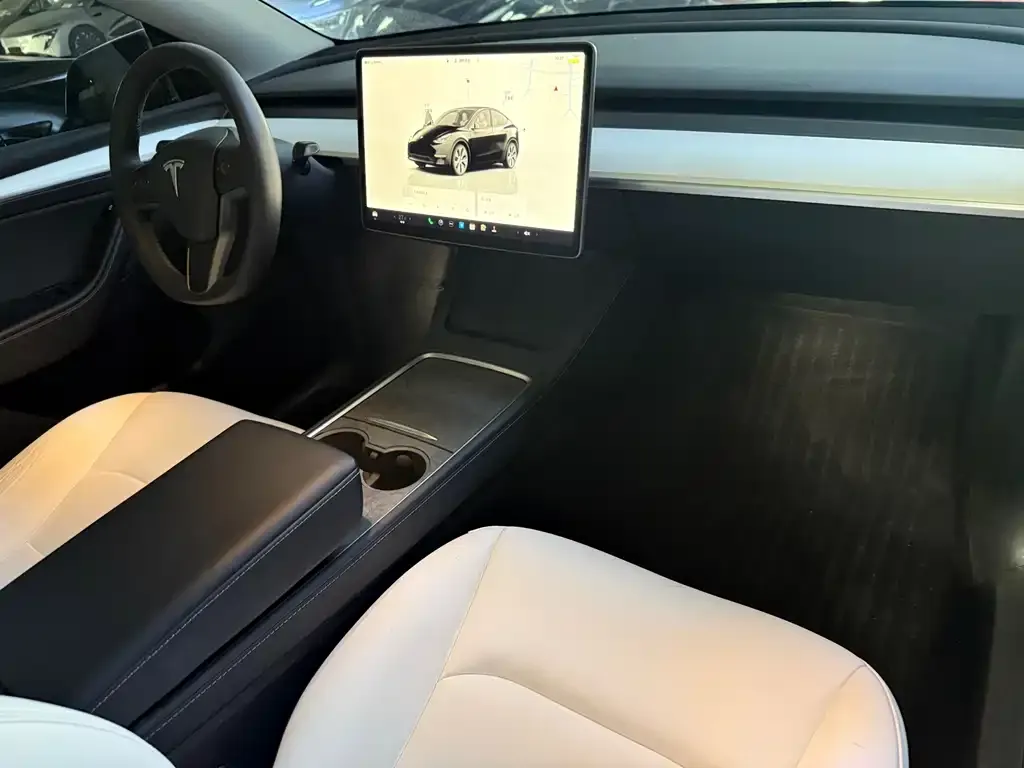 Tesla Model Y — фото 4