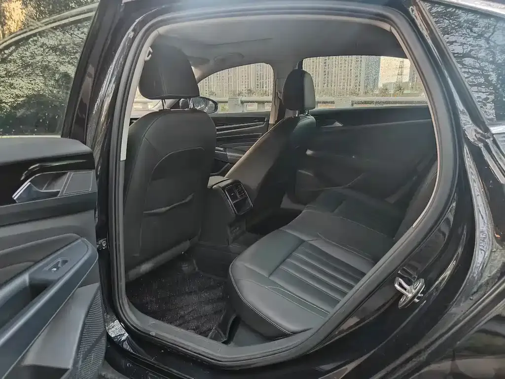 Volkswagen Passat 2022 из CN, фото 2