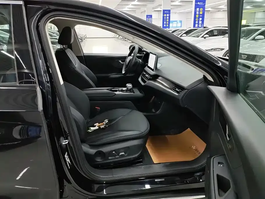 Hongqi E-QM5 — фото 10
