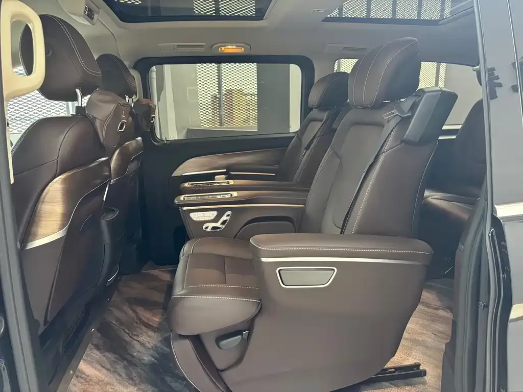 Mercedes-Benz V-Class 2024 из CN, фото 4