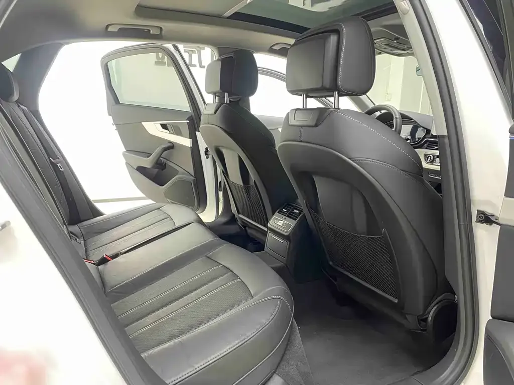 Audi A4L 2021 из CN, фото 5