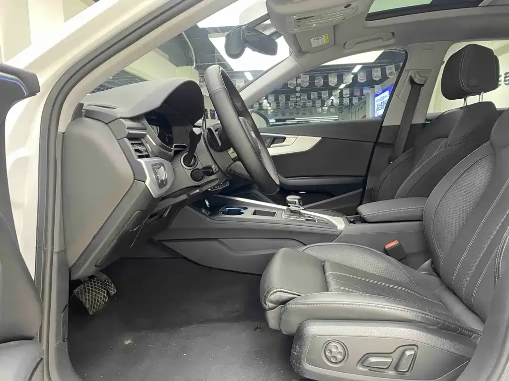 Audi A4L 2021 из CN, фото 6