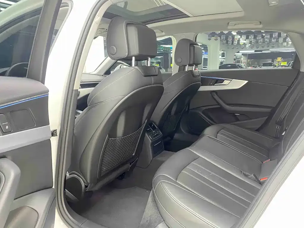 Audi A4L 2021 из CN, фото 7