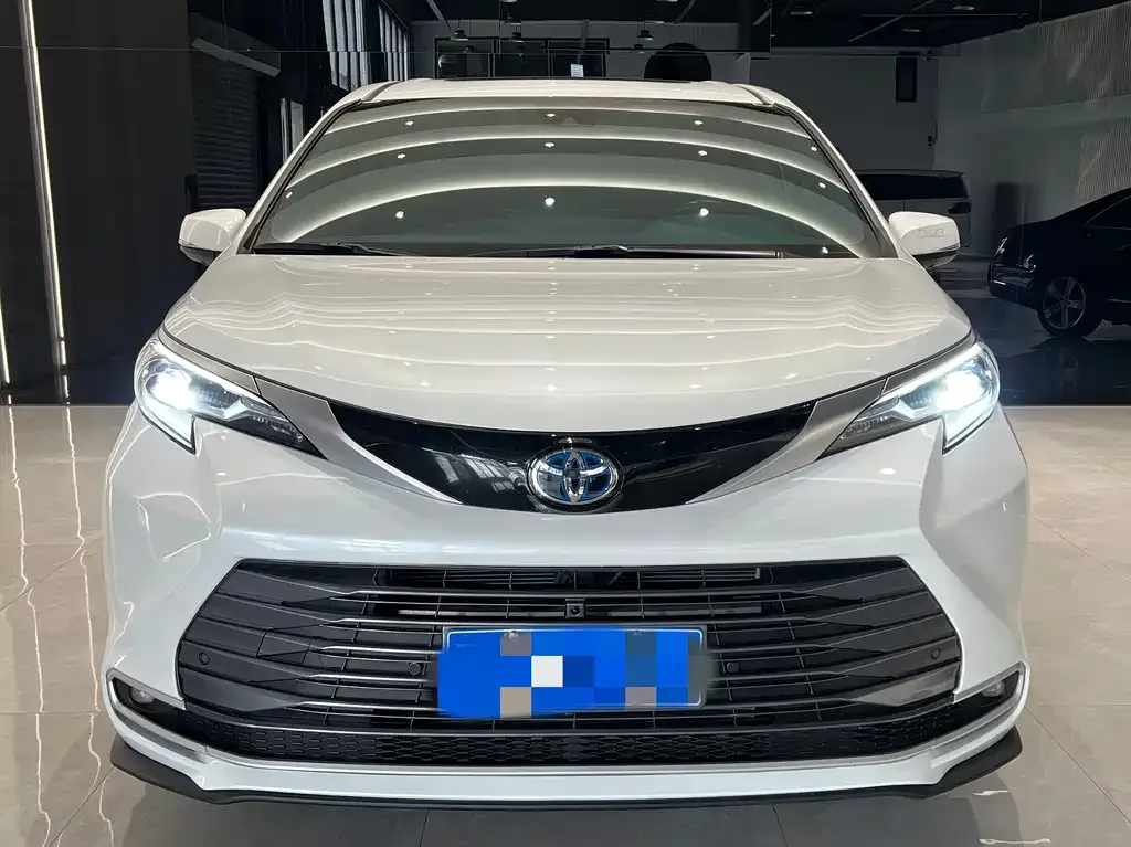 Toyota Sienna — фото 4