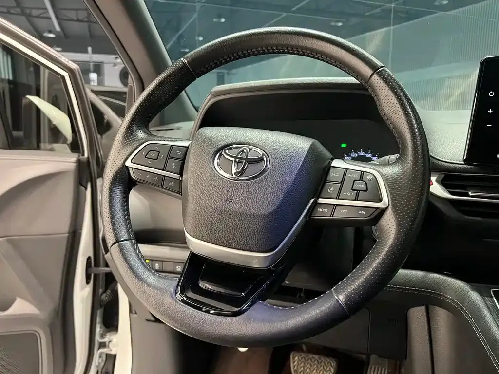 Toyota Sienna — фото 5