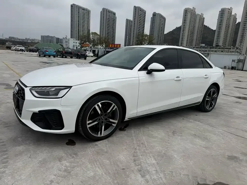 Audi A4L 2022 из CN, фото 1