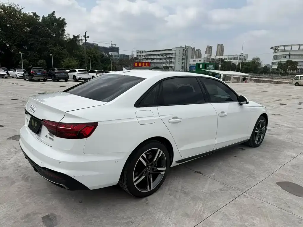 Audi A4L 2022 из CN, фото 9