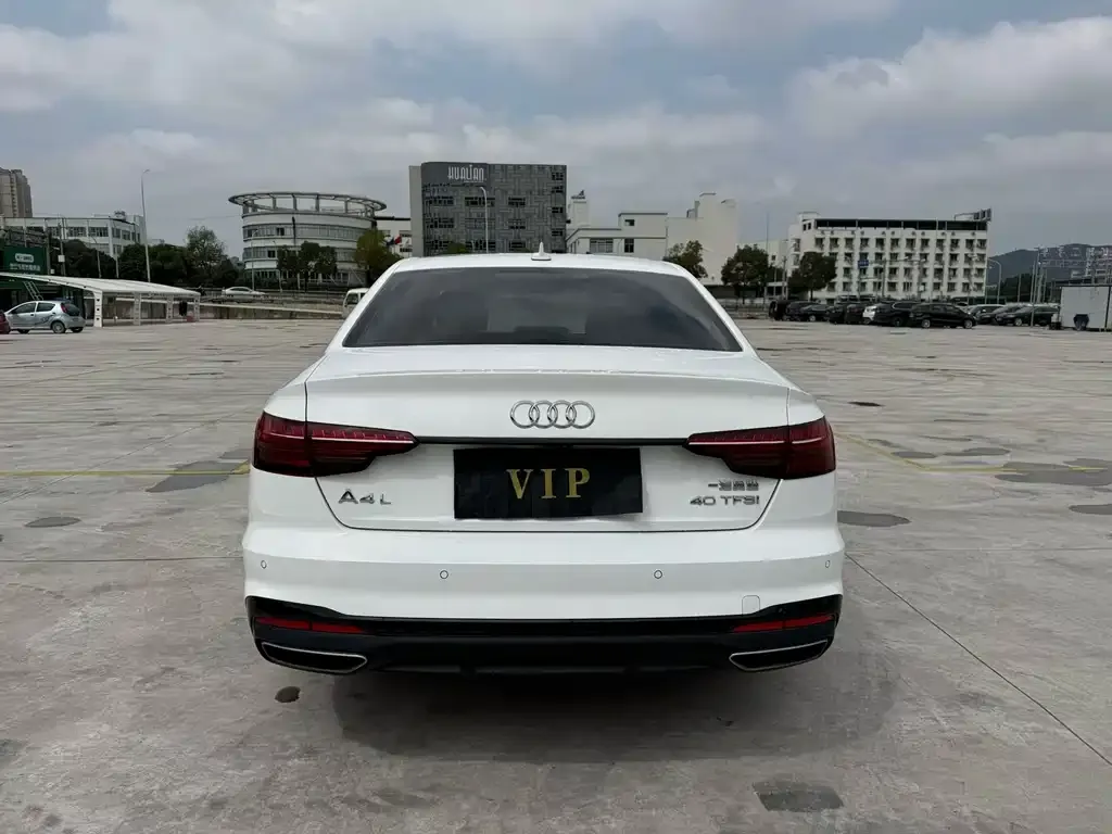Audi A4L 2022 из CN, фото 8