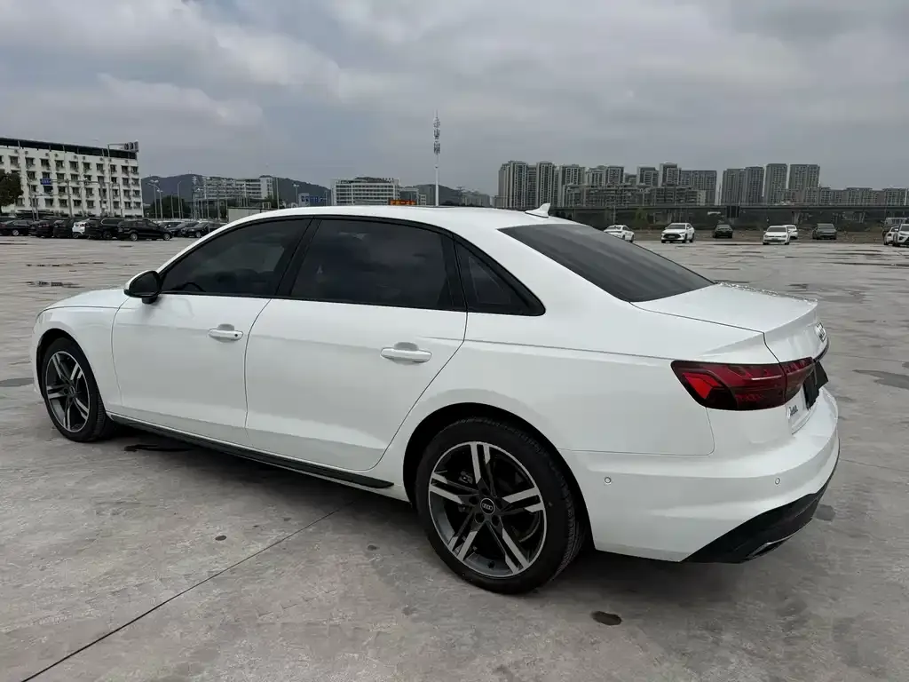 Audi A4L 2022 из CN, фото 7