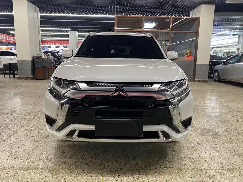 Mitsubishi Outlander 2022 из CN, фото 3