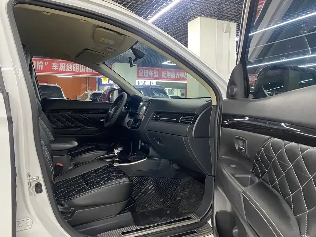 Mitsubishi Outlander 2022 из CN, фото 5