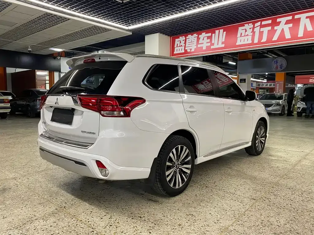 Mitsubishi Outlander 2022 из CN, фото 7