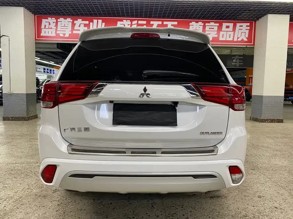 Mitsubishi Outlander 2022 из CN, фото 8