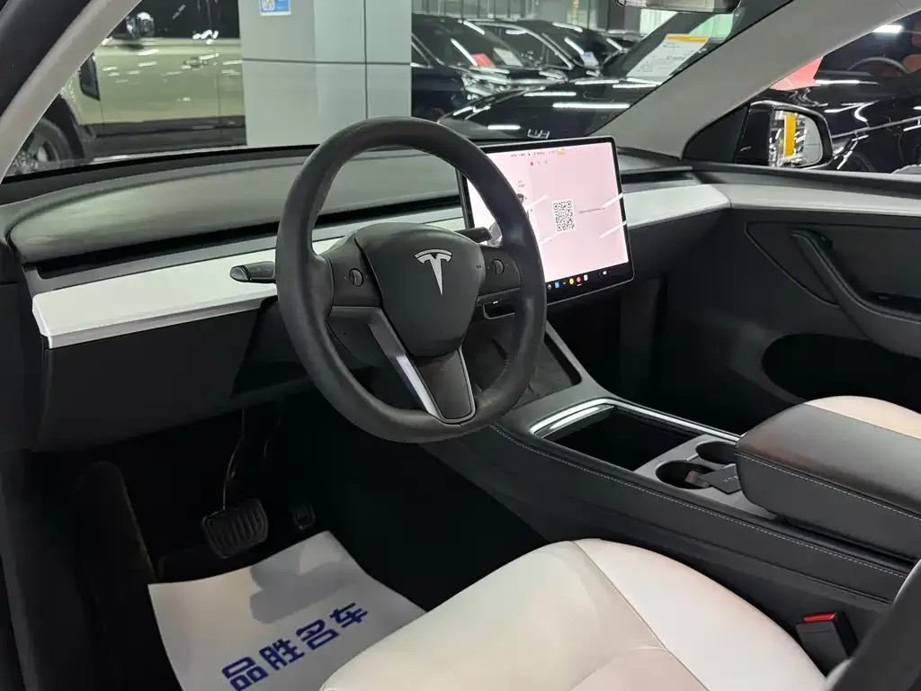 Tesla Model Y — фото 4