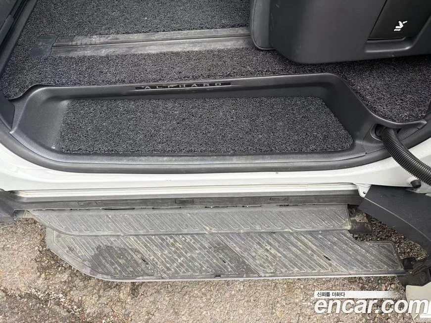 Toyota Alphard — фото 10