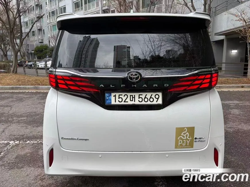Toyota Alphard — фото 4