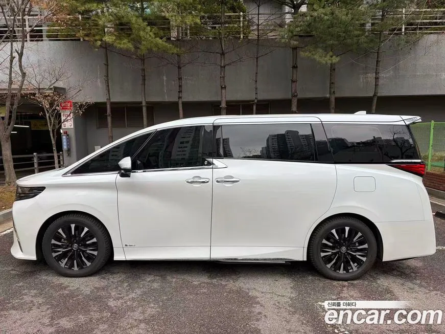 Toyota Alphard — фото 8