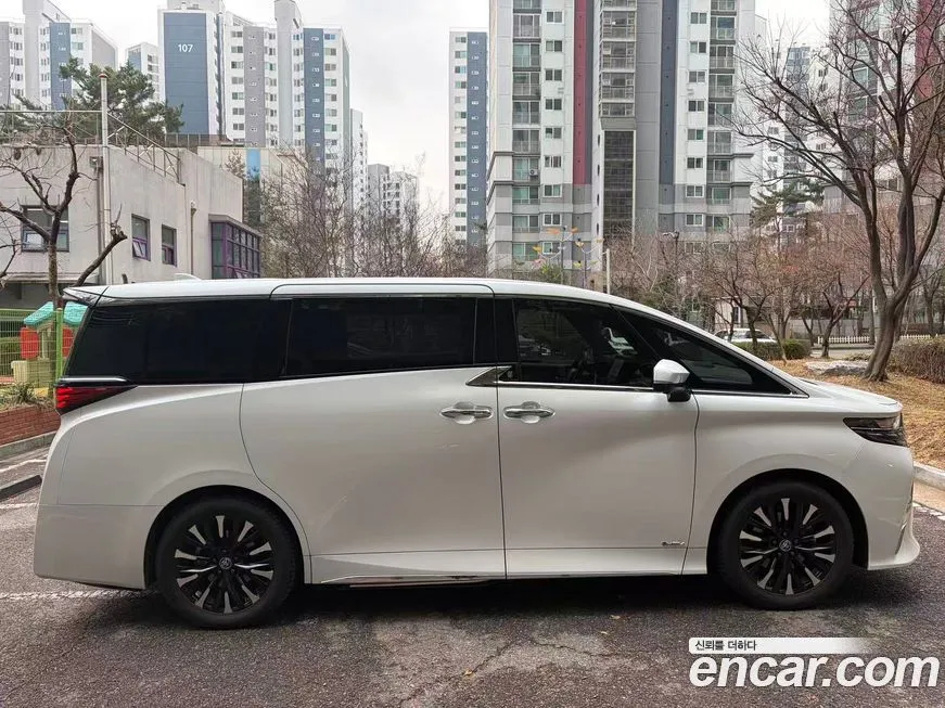 Toyota Alphard — фото 3