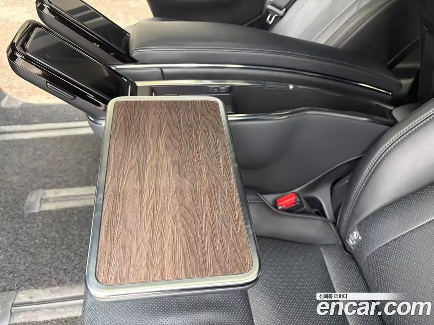 Toyota Alphard — фото 9