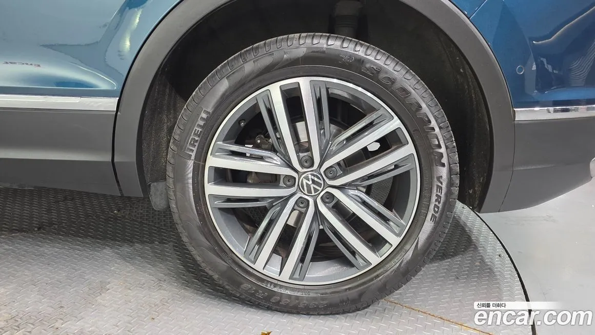 Volkswagen Tiguan — фото 8