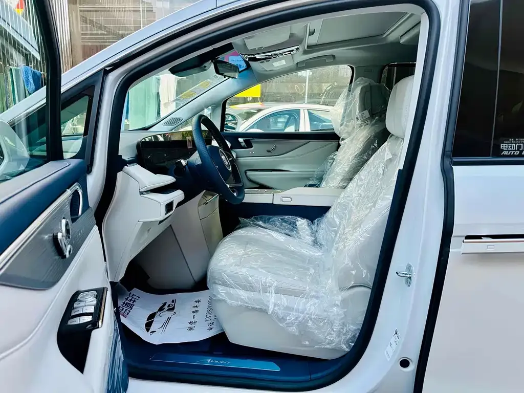 Buick GL8 Hybrid — фото 2