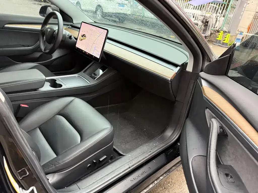 Tesla Model 3 — фото 3