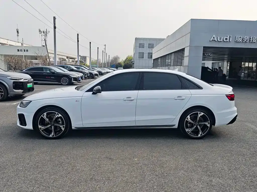 Audi A4L 2023 из CN, фото 3