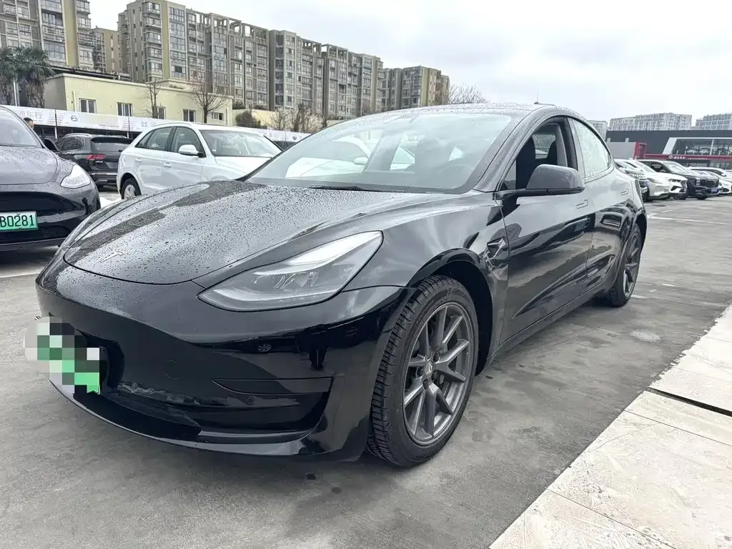 Tesla Model 3 — фото 1