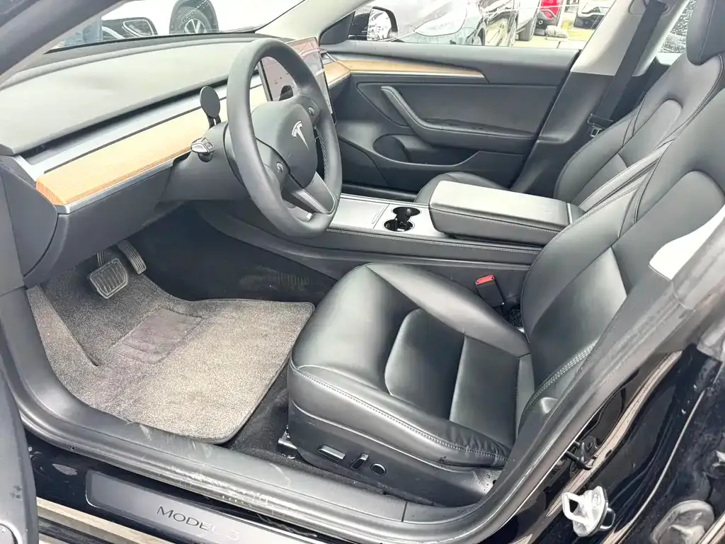 Tesla Model 3 — фото 4