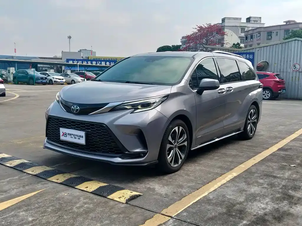 Toyota Granvia 2023 из CN, фото 1